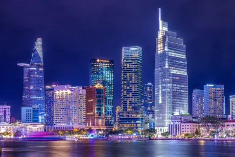 Papel de parede Horizonte urbano à noite 4K · city · 3840×2560