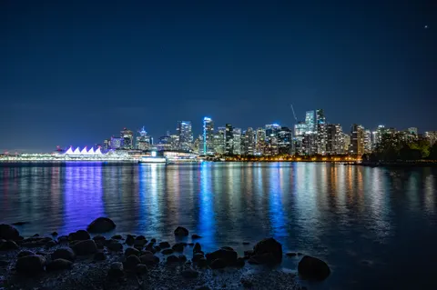 Fondo de pantalla Horizonte urbano nocturno 4K · city · 3840×2555