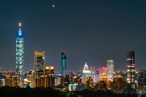 City Skyline at Night 4K Wallpaper · city · 3840×2561
