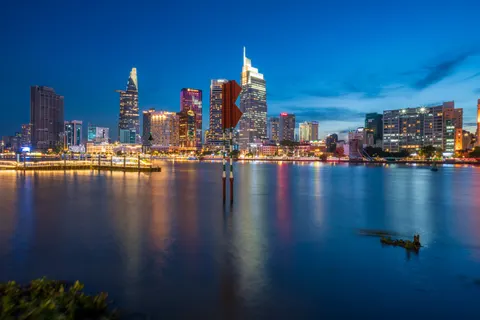 Обои Ночной город 4K · city · 3840×2561
