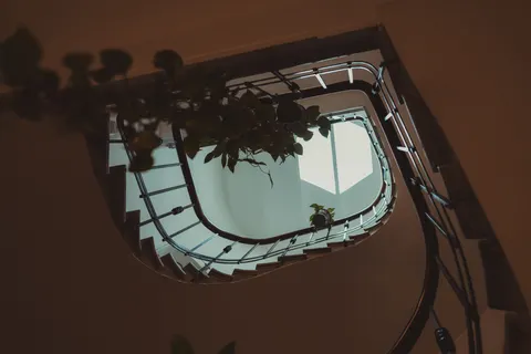 Spiral Merdiven 4K Duvar Kağıdı · architecture · 3840×2560