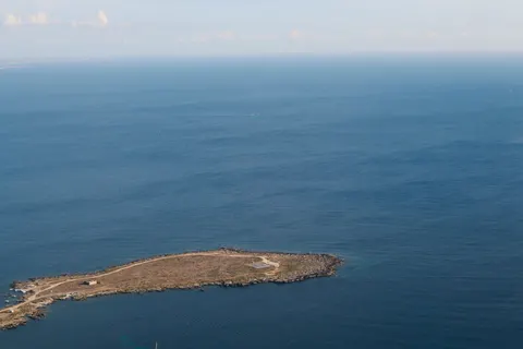 Sfondo Isola dal Drone 4K · ocean · 3840×2560