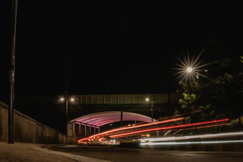 Papel de parede Rua da cidade neon 4K · city · 3840×2560