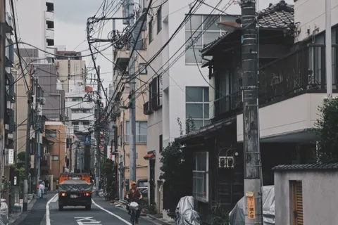 Fond d'écran Rue de ville néon 4K · city · 3840×2560