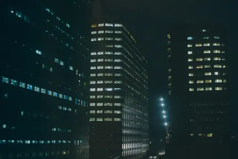 Fond d'écran Rue de ville néon 4K · city · 3840×2560