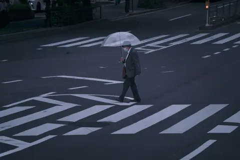 霓虹城市街道 4K壁纸 · city · 3840×2560