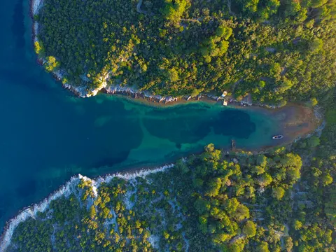 والپیپر جزیره از نمای هوایی با کیفیت 4K · ocean · 3840×2880