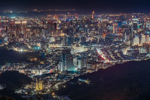 خلفية المدينة من الجو بدقة 4K · city · 3840×2561