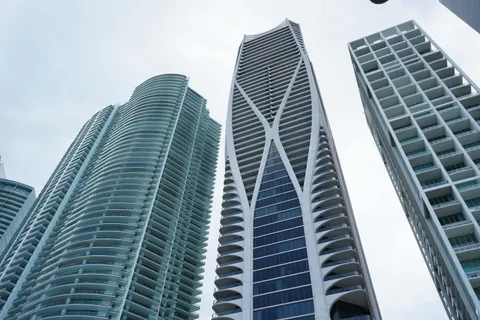 خلفية ناطحة سحاب بدقة 4K · city · 3840×2560