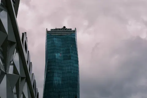 خلفية ناطحة سحاب بدقة 4K · city · 3840×2560