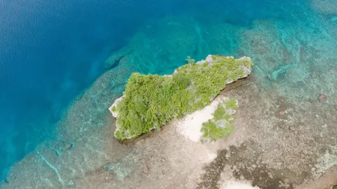 Sfondo Isola dal Drone 4K · ocean · 3840×2160