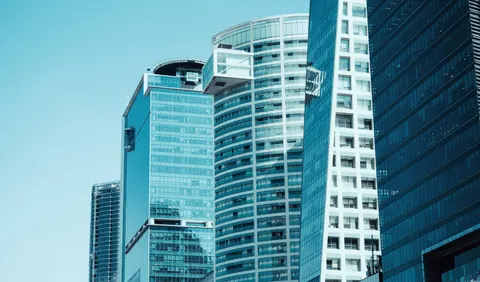 Skyscraper 4K Wallpaper · city · 3840×2263