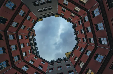 خلفية ناطحة سحاب بدقة 4K · city · 3840×2546