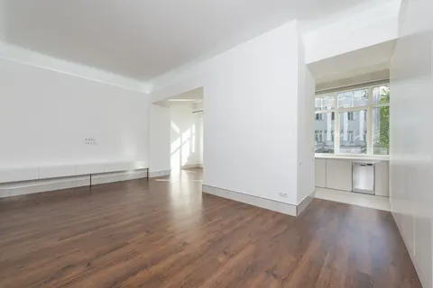 Fondo de pantalla Habitación con Luz Solar 4K · minimal · 3840×2563