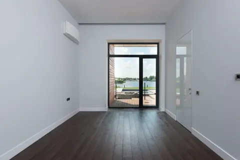 Hình nền Căn Phòng Ngập Nắng 4K · minimal · 3840×2563