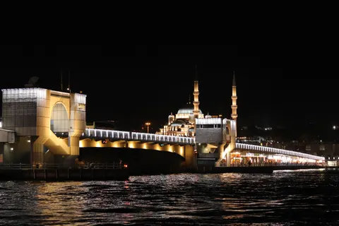 City Bridge 4K Wallpaper · city · 3840×2560