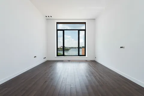 Papel de parede Quarto Iluminado pelo Sol 4K · minimal · 3840×2563