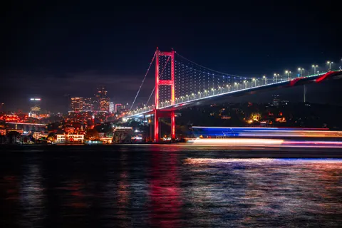 Stadtbrücke 4K Hintergrundbild · city · 3840×2560