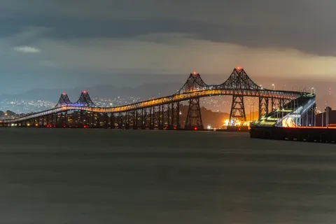 Stadtbrücke 4K Hintergrundbild · city · 3840×2560