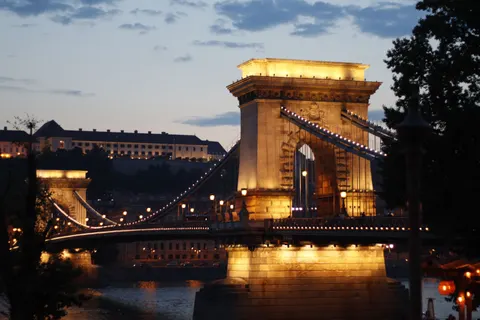Stadtbrücke 4K Hintergrundbild · city · 3840×2560