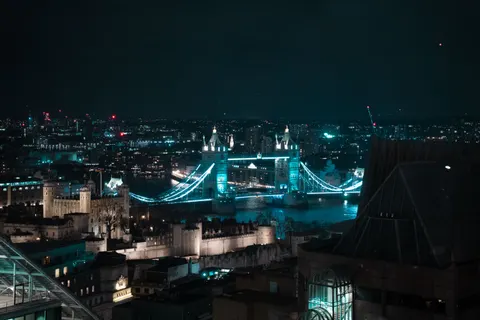 Fondo de pantalla Puente de ciudad 4K · city · 3840×2560