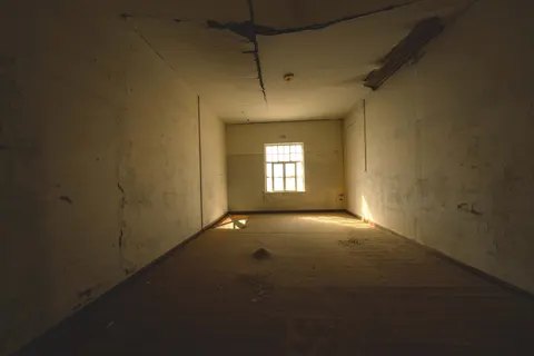 Fondo de pantalla Habitación con Luz Solar 4K · minimal · 3840×2560