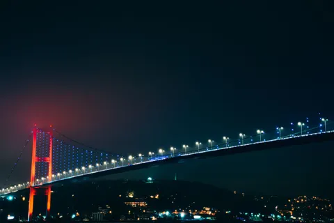 City Bridge 4K Wallpaper · city · 3840×2561