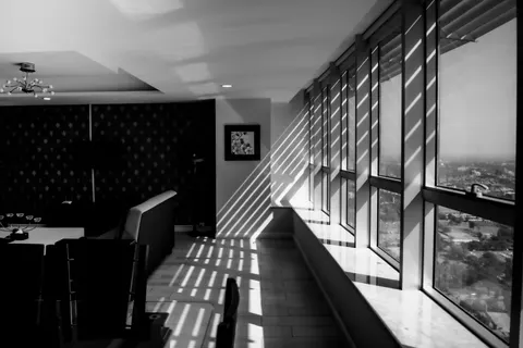 Window Light 4K Wallpaper · minimal · 3840×2560