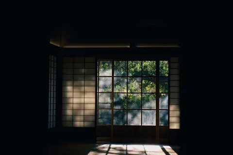 Window Light 4K Wallpaper · minimal · 3840×2560