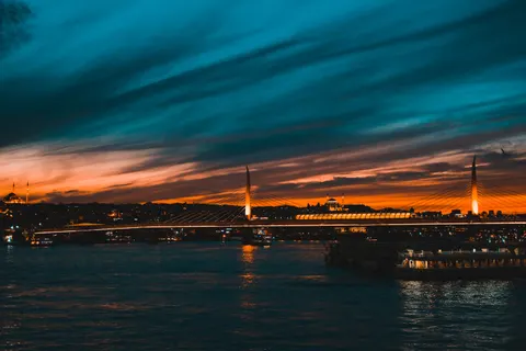 Stadtbrücke 4K Hintergrundbild · city · 3840×2560