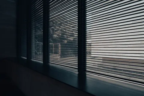 Window Light 4K Wallpaper · minimal · 3840×2560