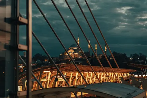 Stadtbrücke 4K Hintergrundbild · city · 3840×2560