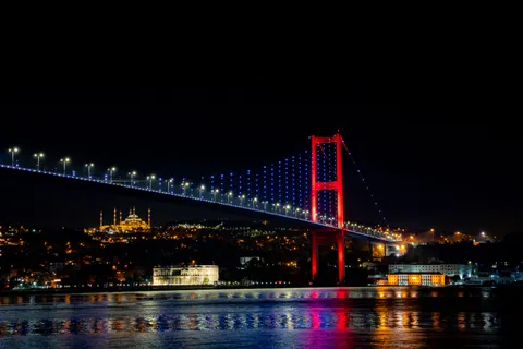 Stadtbrücke 4K Hintergrundbild · city · 3840×2560