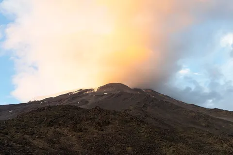 Volcano 4K Wallpaper · nature · 3840×2560