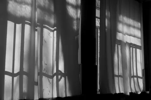 Window Light 4K Wallpaper · minimal · 3840×2560