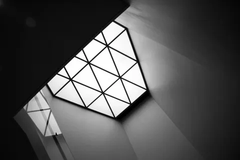 Papel de parede Luz de Janela 4K · minimal · 3840×2563