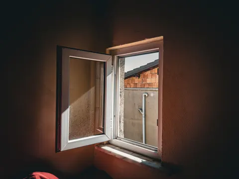 Window Light 4K Wallpaper · minimal · 3840×2880