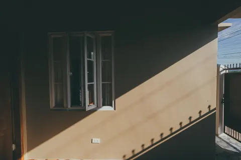 Fensterlicht 4K Hintergrundbild · minimal · 3840×2560