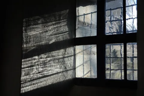 Window Light 4K Wallpaper · minimal · 3840×2560