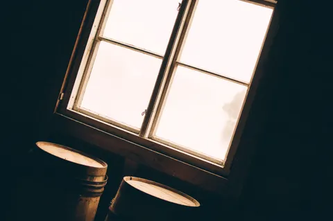 Window Light 4K Wallpaper · minimal · 3840×2553