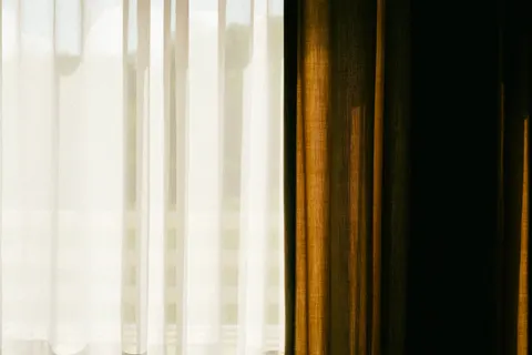 Window Light 4K Wallpaper · minimal · 3840×2560
