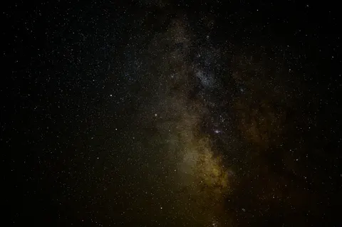 银河夜空 4K壁纸 · space · 3840×2555
