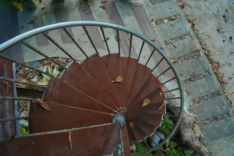 Spiral Staircase 4K Wallpaper · architecture · 3840×2560