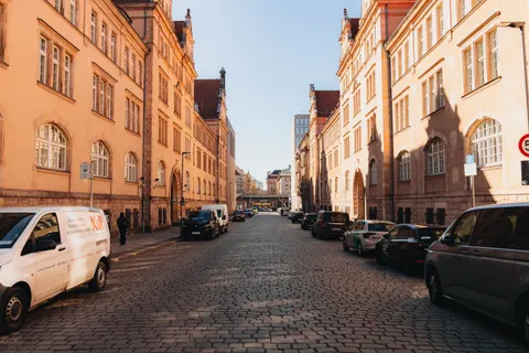 Fondo de pantalla Calle del casco antiguo 4K · architecture · 3840×2560