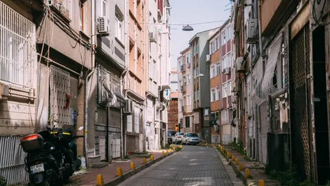 Old Town Street 4K Wallpaper · architecture · 3840×2159