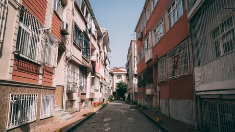 Fond d'écran Rue de la vieille ville 4K · architecture · 3840×2159