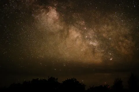 रात के आसमान में आकाशगंगा 4K वॉलपेपर · space · 3840×2560