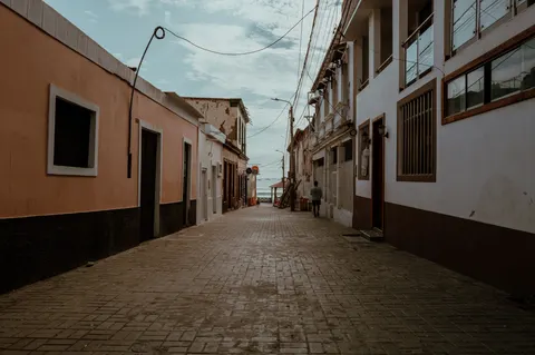 Papel de parede Rua da cidade velha 4K · architecture · 3840×2556