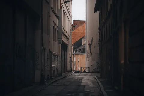 Fondo de pantalla Calle del casco antiguo 4K · architecture · 3840×2560