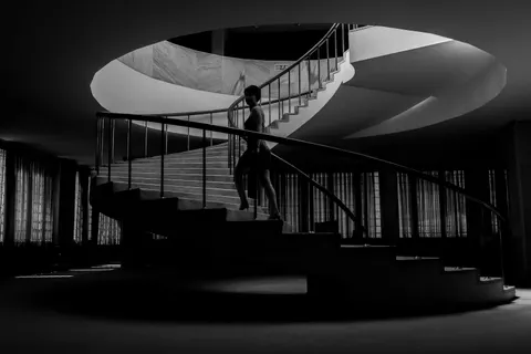 خلفية درج حلزوني بدقة 4K · architecture · 3840×2560